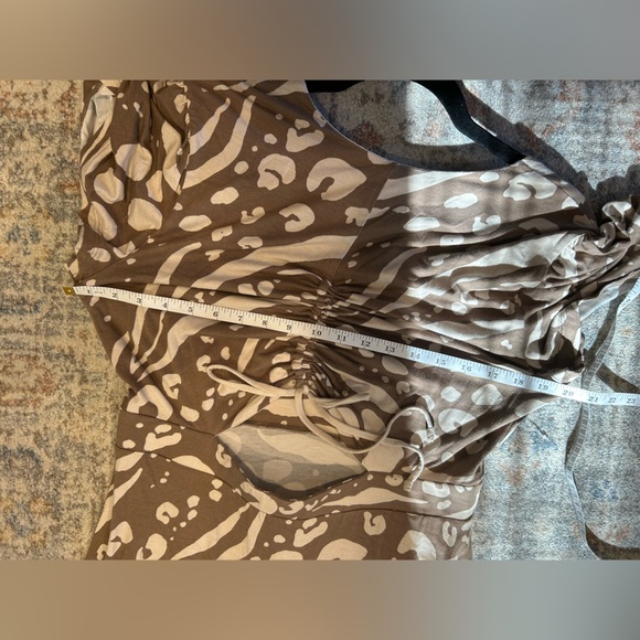 Cabi Swoon Dress Tan Cream Faux Wrap Fit & Flare Tiered Skirt Style #6147 Size M - Picture 9 of 10